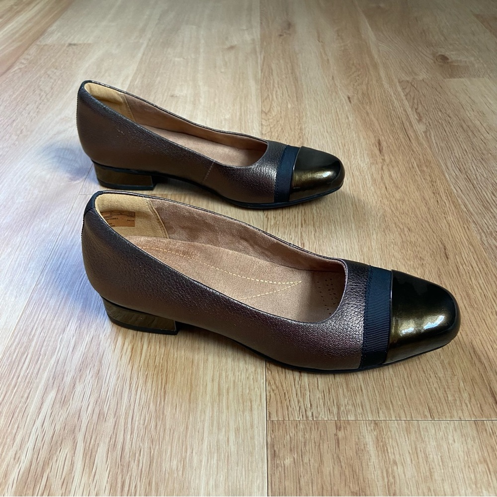 Clarks Artisan Keesha Rosa Metallic Leather Dress Pump Size 7 Narrow
